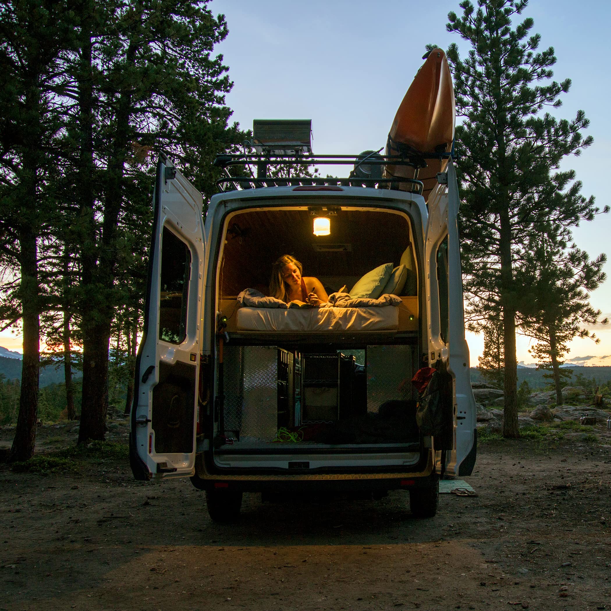 Luci Base Camp: 360 Lumens, Usb-C Charging, Matte Finish + White Leds