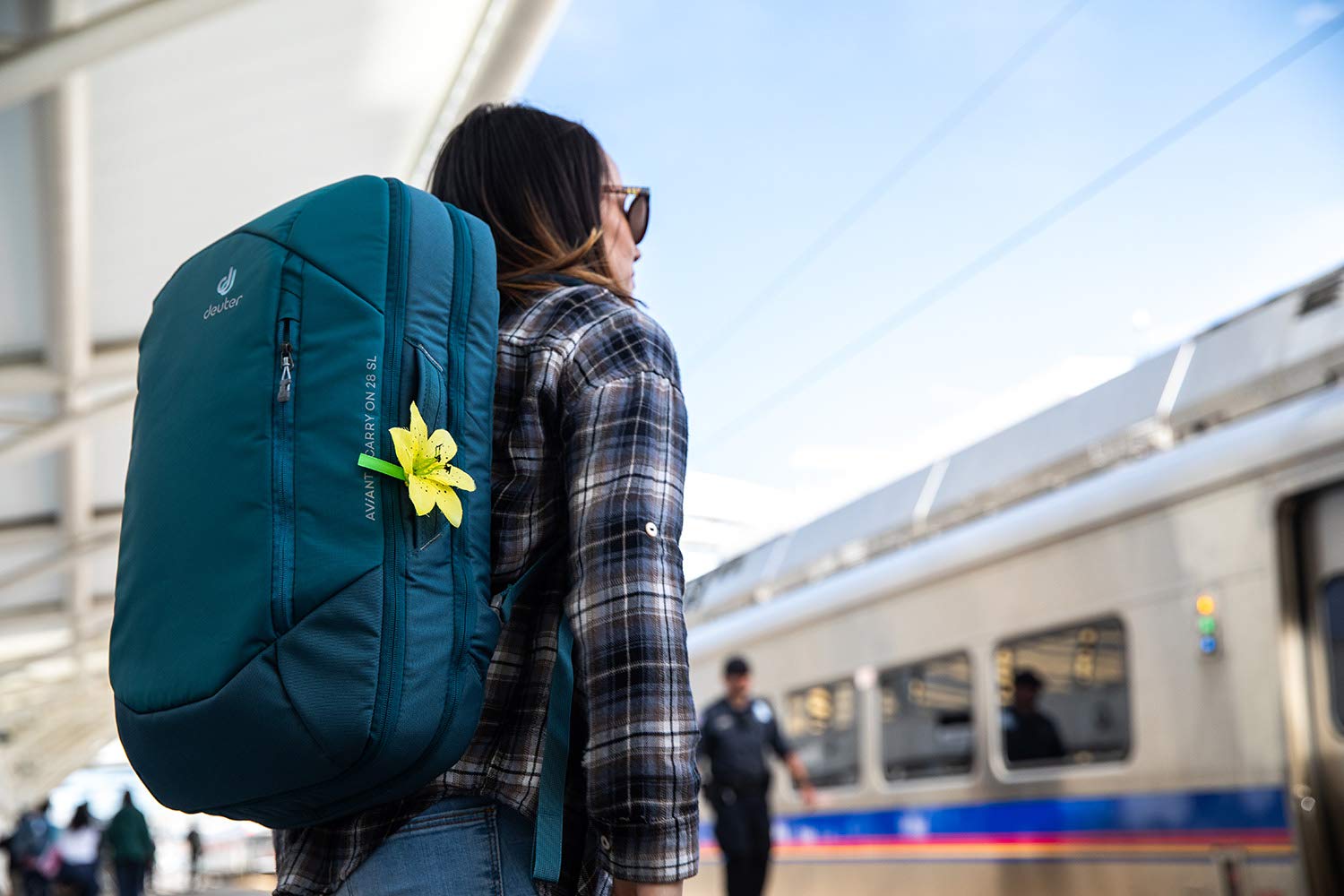 deuter aviant carry on 28 backpack Luggage Online A large compartment for clothing and a separate compartment for your work materials keep things tidy and easy to find Deuter Aviant Carry On 28
